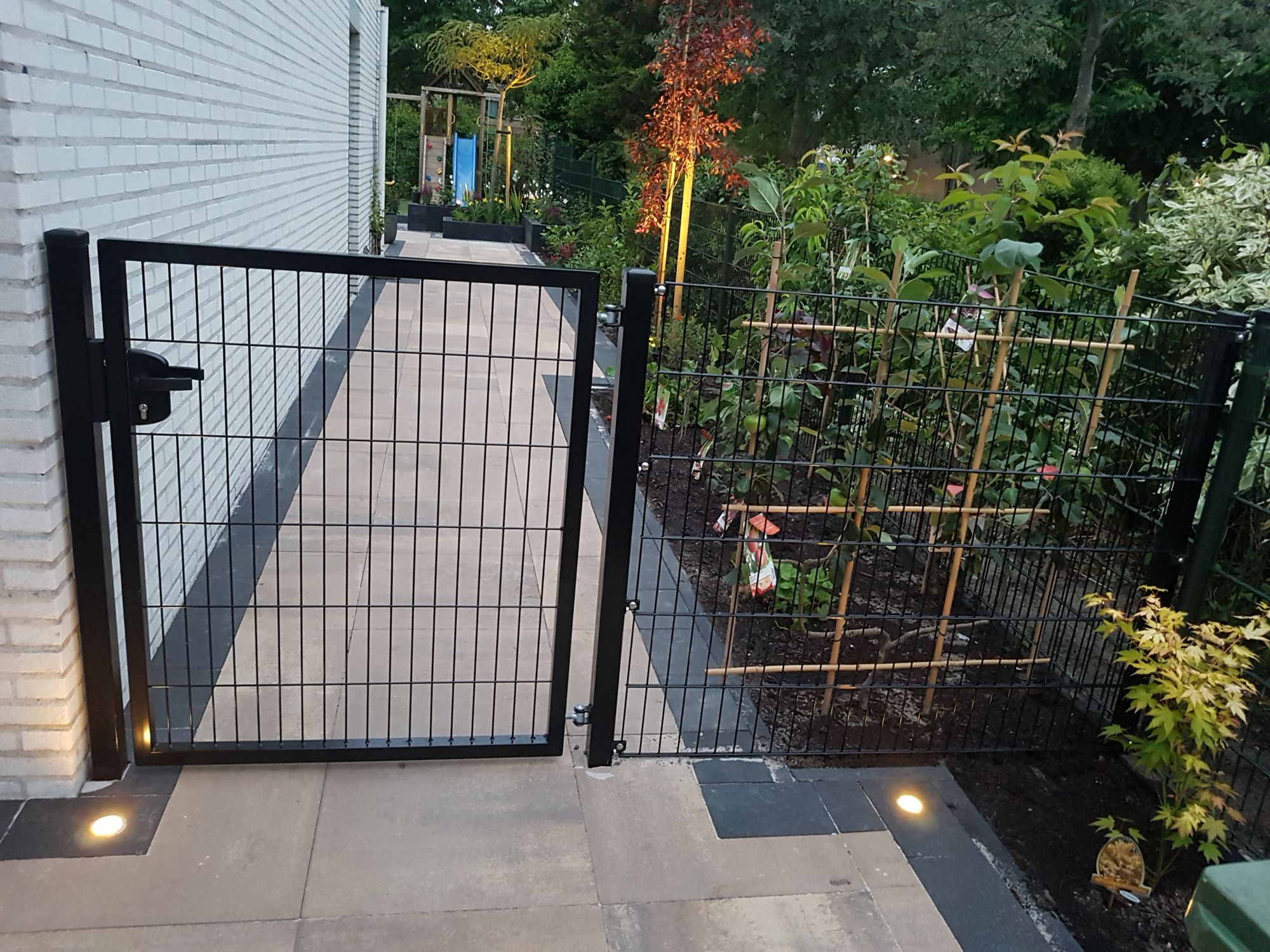 Metall Gartenzaun online kaufen? Komplette Pakete