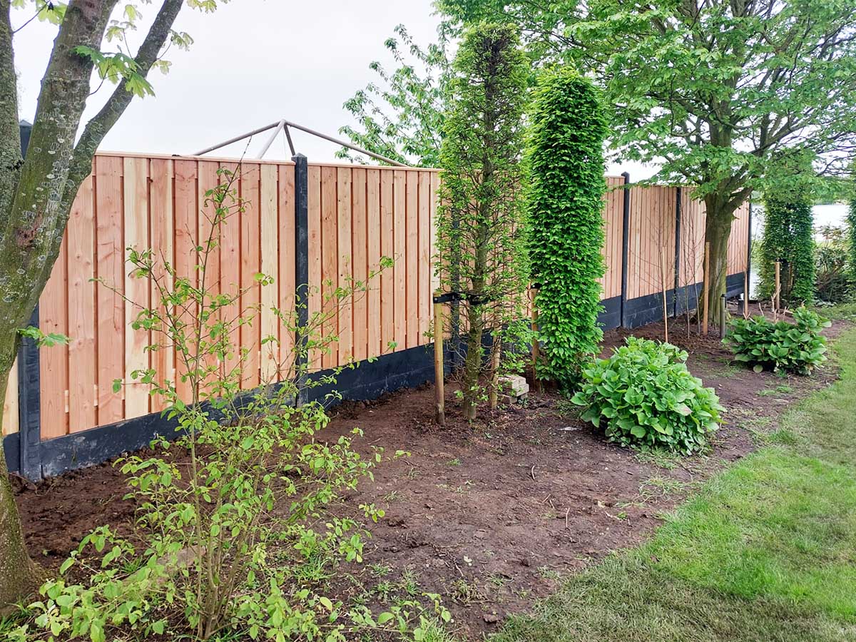 Holz Beton Sichtschutzzaun mit doppelter Betonplatte