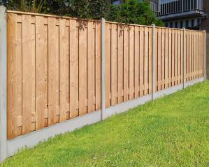 Holz-Beton Zaun