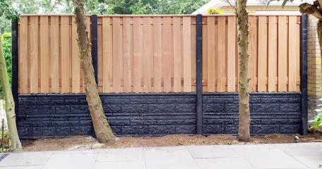 Felsmotiv Holz-Beton Zaun