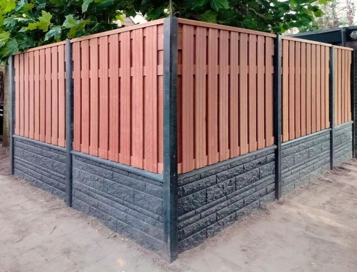 Felsmotiv Holz-Beton Zaun	